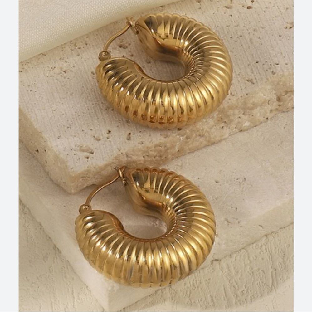 Minimalist hoop earrings A100